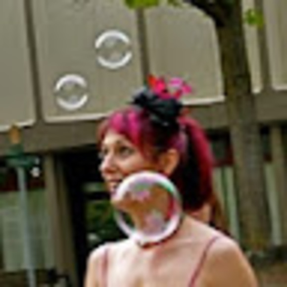 Meet your Posher, Kristen - Picture 1 of 1